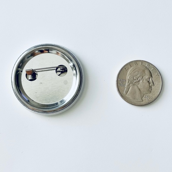 📍 5/$20 Smiley Face "Happy To Help” Pin Button - Picture 2 of 2